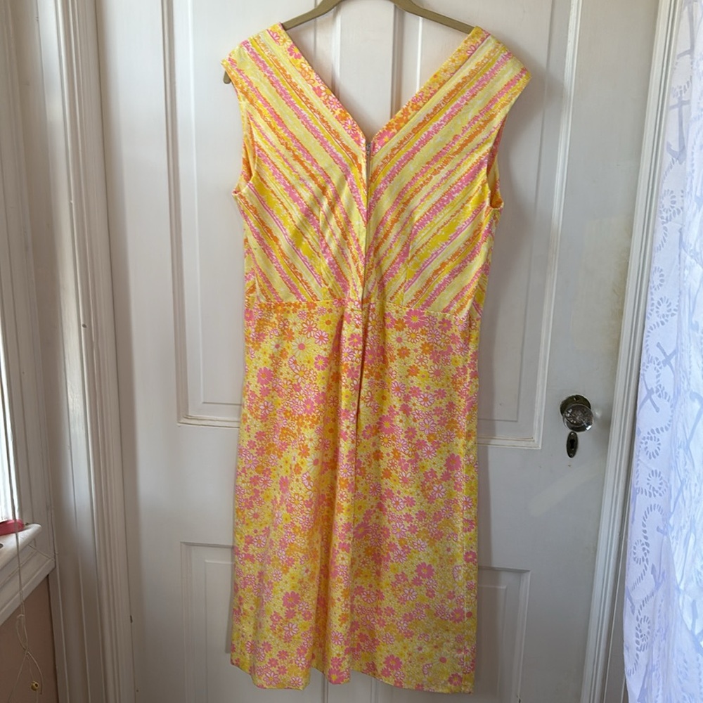 Lilly Pulitzer Vintage “The Lilly” Floral Print Dress - Picture 7 of 12